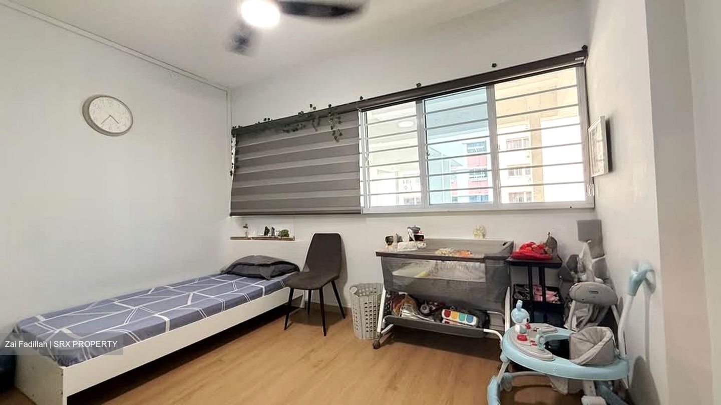 Blk 547 Jurong West Street 42 (Jurong West), HDB Executive #559383571